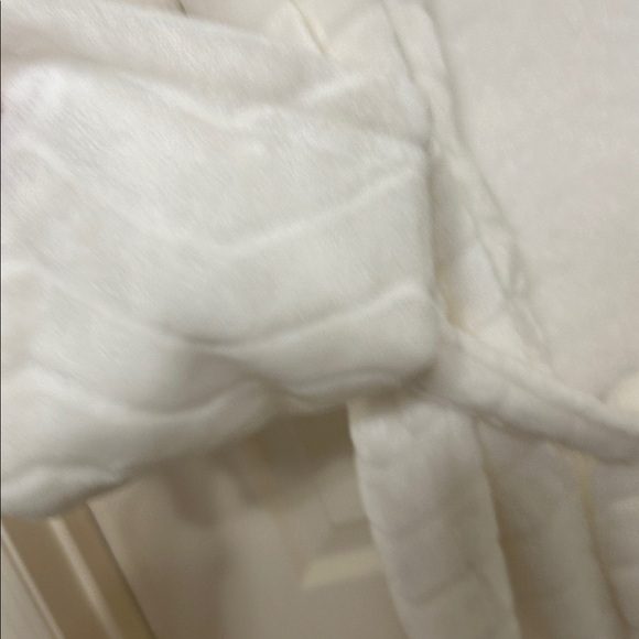 Plush Cream Chevron Bath Robe with Pockets and Belt Soft One Size Fits Most - Picture 5 of 10